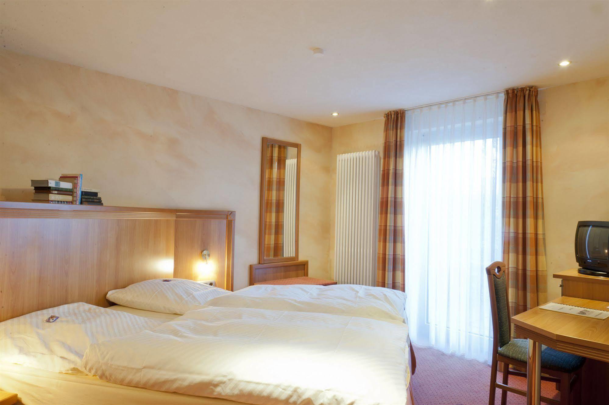 Gutshof Ziegelhuette Hotell Edenkoben Exteriör bild